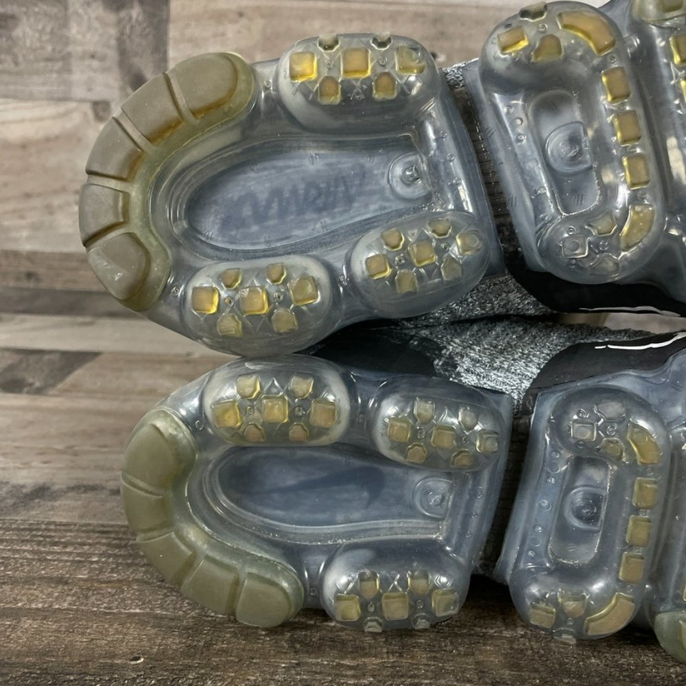 Nike Air Vapormax Flyknit 2 Running Shoes - Picture 10 of 11